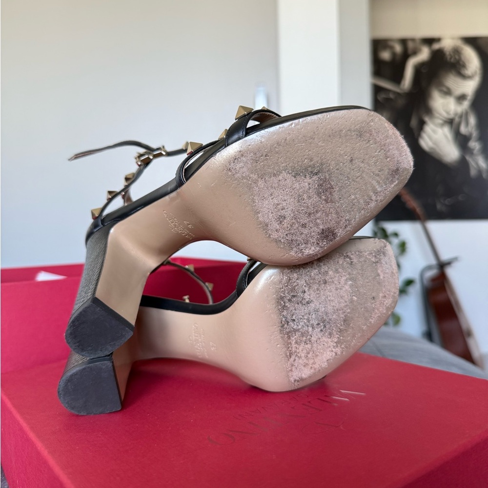 Valentino Garavani Paltform Heels - Picture 10 of 10
